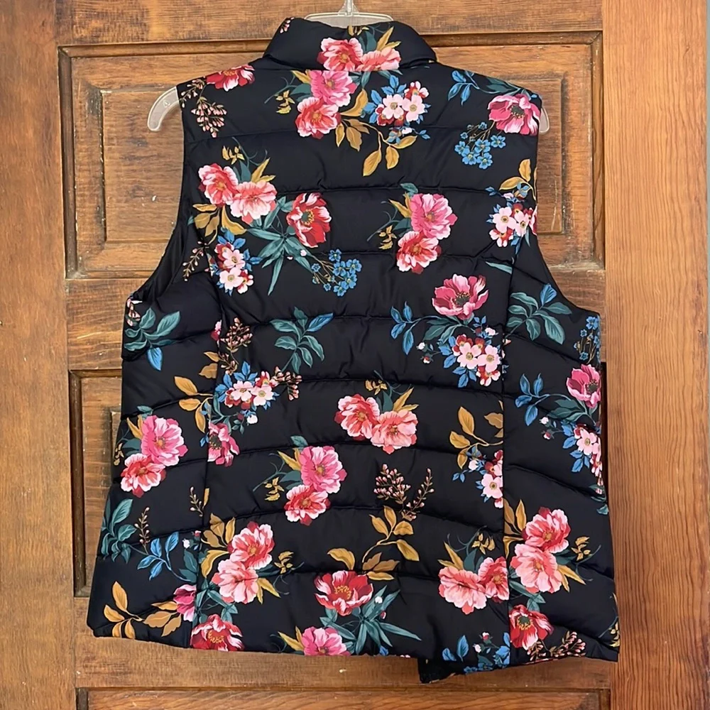 Loft puffy vest black floral size medium - Picture 4 of 4
